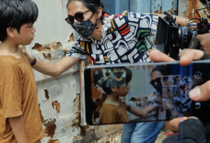 Angga Sasongko Mendobrak Batasan Kamera Smartphone lewat Film Pendek Konfabulasi