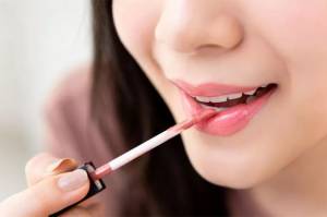 Tren Lip Tint, Makeup Andalan yang Ngehits di Masa Pandemi COVID-19