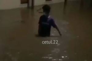 Kali Bintaro Meluap, Sejumlah Jalan Permukiman Terendam Banjir