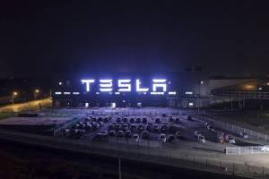Elon Musk Pertimbangkan Bangun Pabrik Tesla di Rusia