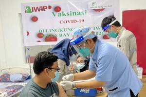Karyawan di Kawasan IWIP Antusias Sambut Vaksinasi Gotong Royong