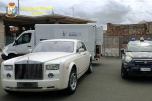 Polisi Italia Sita Rolls-Royce karena Interior dari Kulit Buaya