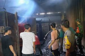 Kebakaran Habiskan Pabrik Arang di Gunung Sindur Bogor, Dipicu Suhu Open Terlalu Tinggi