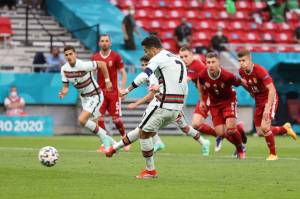 Brace Cristiano Ronaldo Bantu Portugal Kalahkan Hungaria
