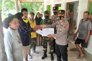 Anggota TNI-Polri Asal Sumbar di Jabodetabek Serahkan Donasi untuk Perbaikan Musala