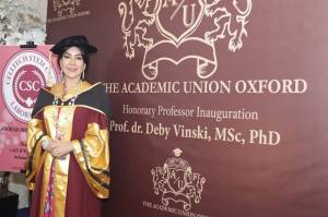 Deby Vinski Terima Gelar Profesor untuk Kedua Kalinya dari Oxford