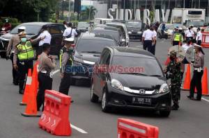 Jangan Kemana-mana! Malam Ini Petugas Gabungan Sekat Perbatasan Bekasi-Jakarta