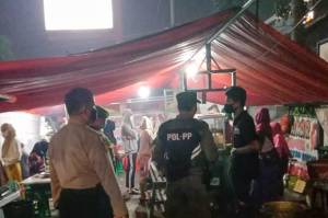 Langgar Prokes, Petugas Beri Sanksi Tegas 5 Rumah Makan di Tanjung Priok