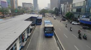 Hari Pertama Kerja saat PPKM Darurat, Pengguna Transjakarta Sepi