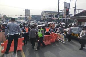 Penyekatan di Jalan Raya Bogor-Jakarta, Antrean Kendaraan Mengular