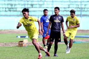 Liga 1 Masih Tertunda, Pelatih Arema FC Jaga Komunikasi dengan Pemain
