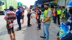 Polisi Sudah Salurkan 2.912 Paket Sembako untuk Masyarakat Terdampak PPKM
