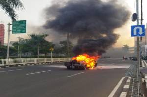 Duh Sayang Banget, Mobil Ford Mustang Shelby Terbakar di Pondok Indah