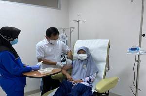 Disuntik Vaksin Nusantara oleh Terawan di RSPAD, Guru SD dari Pedalaman Ini Terharu