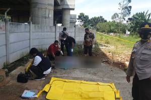 Jasad Wanita Terkubur Sebagian Tubuh Ditemukan di Kolong Tol Jatikarya Bekasi