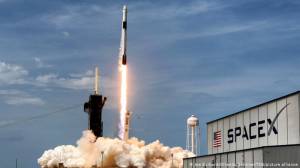 Netflix Tayangkan Serial Dokumenter Awak Sipil SpaceX Terbang ke Luar Angkasa