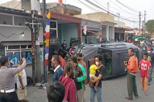 Fortuner Tabrak Mobil Sedan dan Motor di Dekat Polsek Tanjung Priok