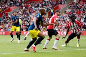 Hasil Liga Inggris 2021/2022:  Gegara Gol Bunuh Diri, Man United Tertahan di Kandang Southampton