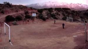 Viral, Fans Fanatik Bikin Stadion Lionel Messi di Pegunungan Andes