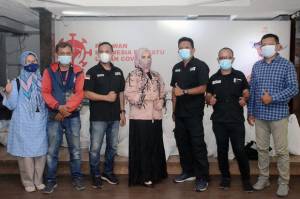 Gandeng Zee Zahra, YPJI Salurkan 100 Paket Sembako untuk Jurnalis
