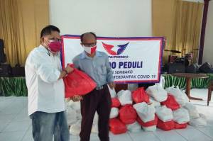 Bagikan Paket Sembako ke Pendeta di Depok, Gerkindo Jadikan Gereja Sentra Penanganan Covid-19