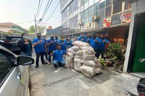 DPP KNPI Salurkan 1 Ton Beras untuk Warga Jakarta Pusat