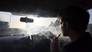 Kebiasaan Merokok di Dalam Mobil Ternyata Bikin Harga Jual Kendaraan Anjlok