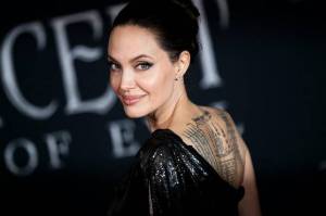 Angelina Jolie Tolak Berperan di Film The Aviator karena Harvey Weinstein