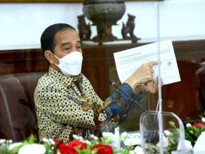 Wanti-wanti Jokowi ke Pengusaha: Tetap Waspada Meski Kasus Covid-19 Turun