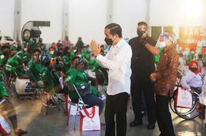 Jokowi Pantau Langsung Grab Vaccine Center