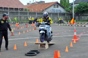 Asah Skill Berkendara, FORWOT Gelar Safety Riding Training