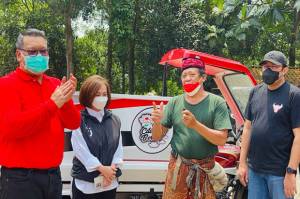 Hibahkan Kendaraan ke Babe Iddin, PDIP Gerakkan Kaum Milenial Jaga Kali Ciliwung