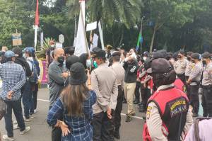 Demo Peringatan HUT Kabupaten Tangerang, Mahasiswa Bentrok dengan Polisi