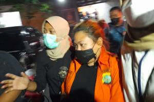 Diperiksa 9 Jam, Anak Nia Daniaty Langsung Ditahan