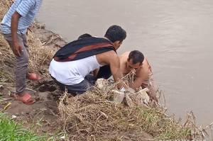 Pemancing Temukan Mayat Bayi Bertali Pusar di Kali Bekasi