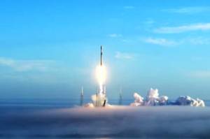 Roket Falcon 9 Luncurkan 53 Satelit Broadband Starlink, Dilengkapi Sistem Komunikasi Berbasis Laser