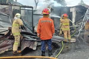 Gas Bocor, Toko Sepatu dan Lapak Ayam Geprek di Duren Sawit Ludes Terbakar