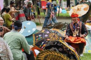 Festival Payung Indonesia Tampilkan Kreasi Inspiratif Para Perajin Tanah Air