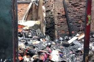 Diduga Kompor Gas Bocor, 2 Rumah dan 2 Warung di Koja Hangus Terbakar