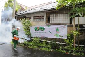 Cegah Penyakit DBD, Sejumlah Permukiman Warga di Jakarta Difogging