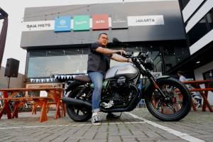 Tutup Tahun, GAIA Moto Serahkan Moto Guzzi New V7 Stone Centenario