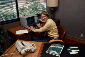 Bill Gates di Awal Karir Menghafal Pelat Nomor Mobil Setiap Karyawan untuk Mengawasi