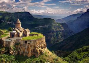 Mirip Tembok Yajuj dan Majuj. Gunung Kaukasus Berkonstruksi Rodm yang Sulit Dilubangi