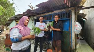 Bantu Petani, Relawan Ganjar Pranowo Gelar Sedekah Sayur di Jaksel