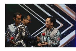 Sukses Dorong Petani Padi Naik Kelas, BMRI Raih Piala IDX Channel Anugerah CSR Award 2022