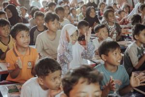 Peduli Korban Gempa Cianjur, Produsen Es Krim Bantu Warga dan Mitra Penjual