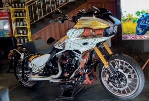 Harley-Davidson Bercorak Batik Tebar Pesona di MBE 2023