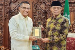 Yayasan Muslim Sinarmas Wakafkan Al-Quran kepada PP Muhammadiyah