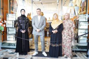 Hadir di Depok, Hikmat Showroom Tawarkan Fashion Muslimah yang Elegan