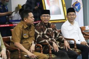 Pj Gubernur Jakarta dan Sekda Tunaikan Zakat lewat Baznas Bazis DKI